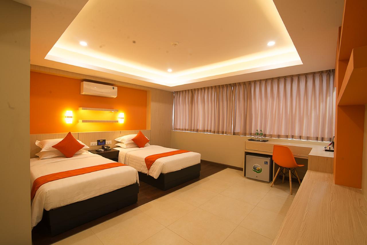 Eastern Hotel Yangon Extérieur photo
