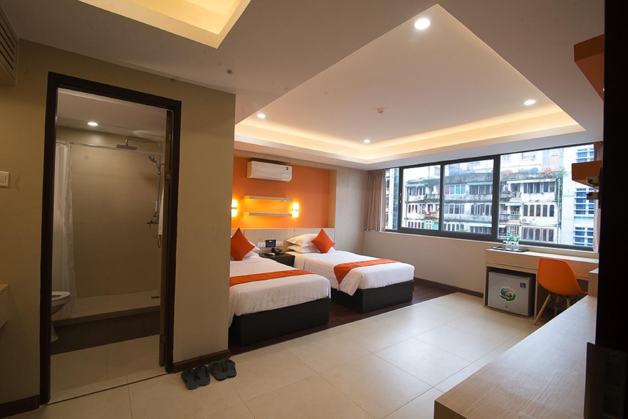 Eastern Hotel Yangon Extérieur photo