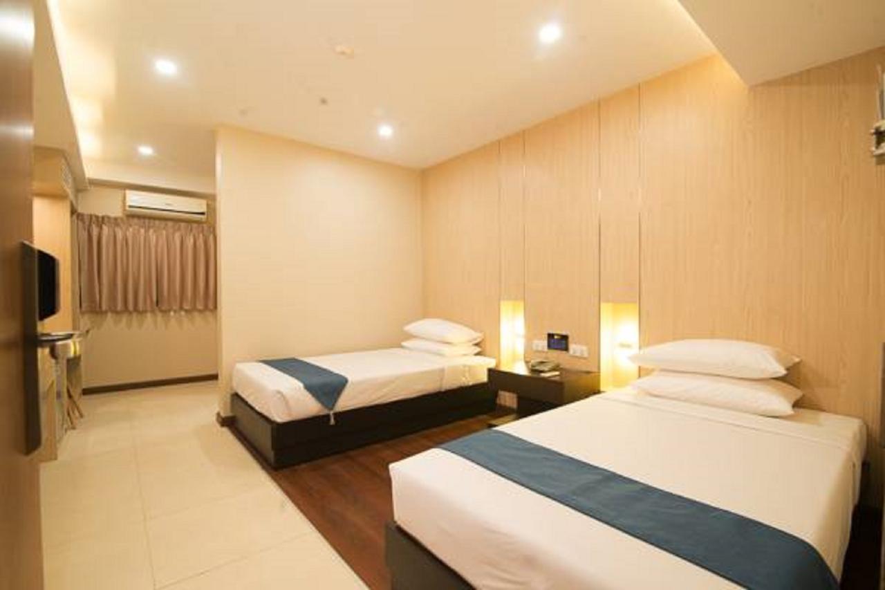 Eastern Hotel Yangon Extérieur photo