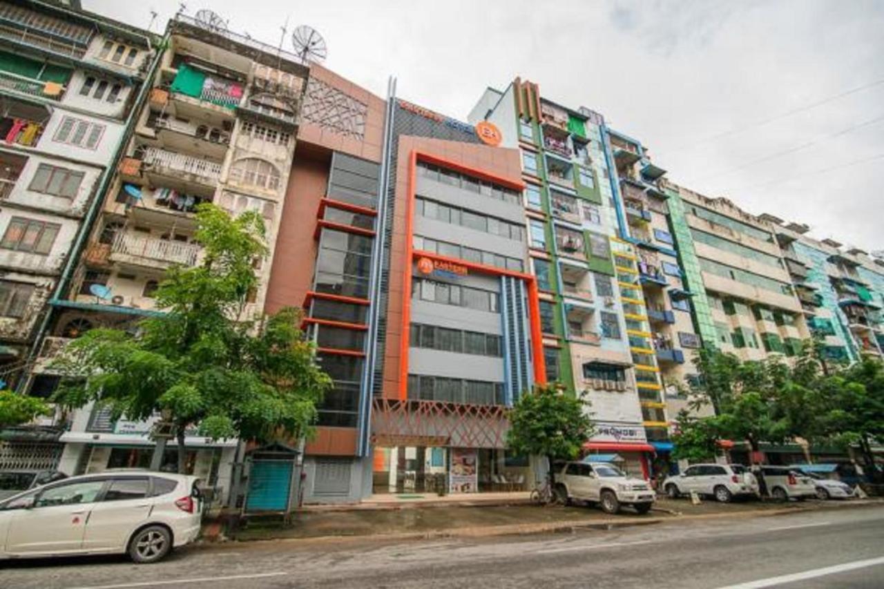 Eastern Hotel Yangon Extérieur photo