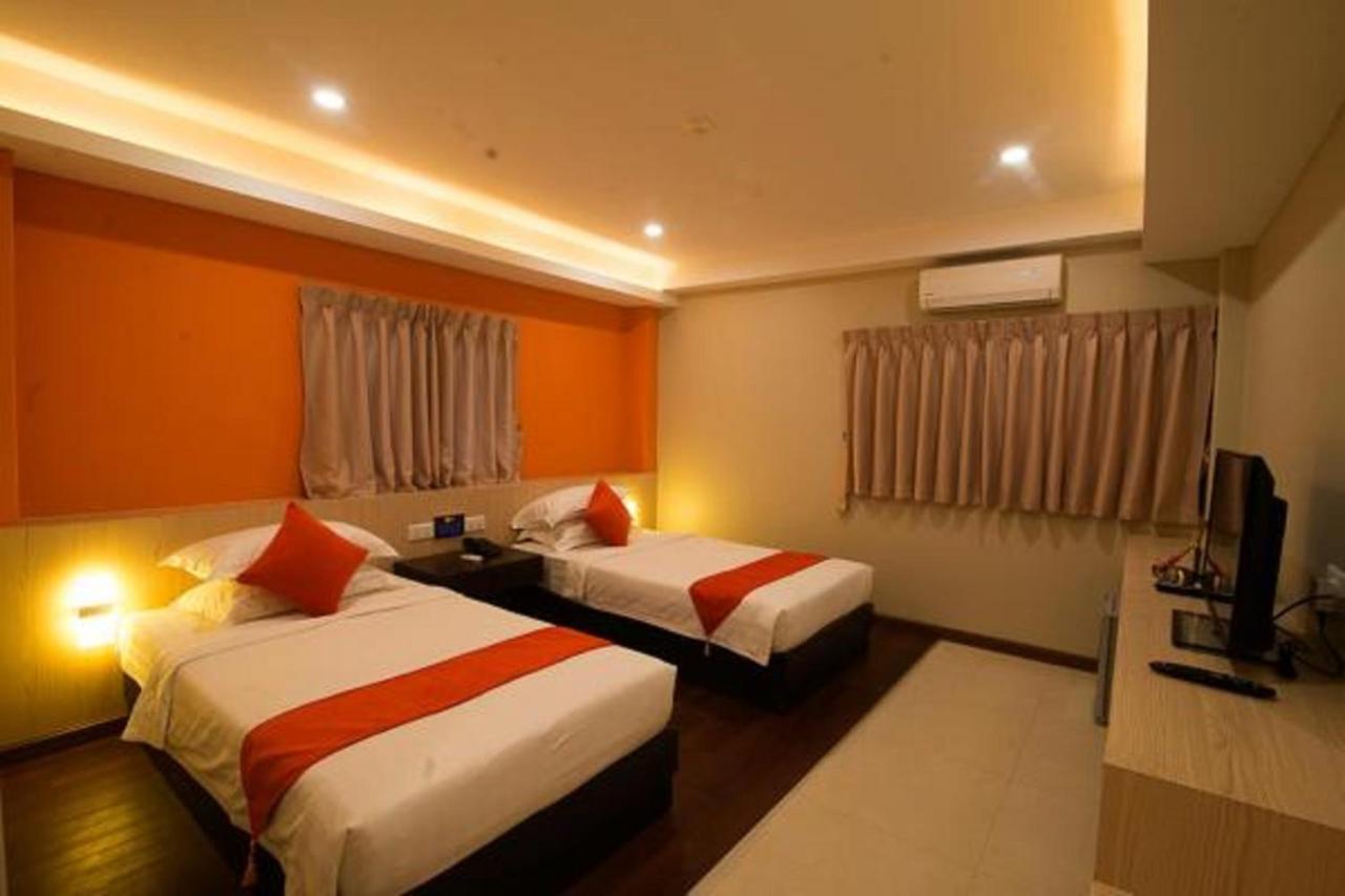 Eastern Hotel Yangon Extérieur photo