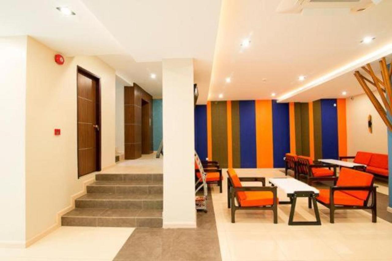 Eastern Hotel Yangon Extérieur photo