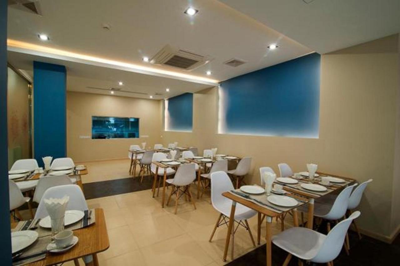 Eastern Hotel Yangon Extérieur photo